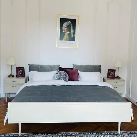 Littleparis Apartament *